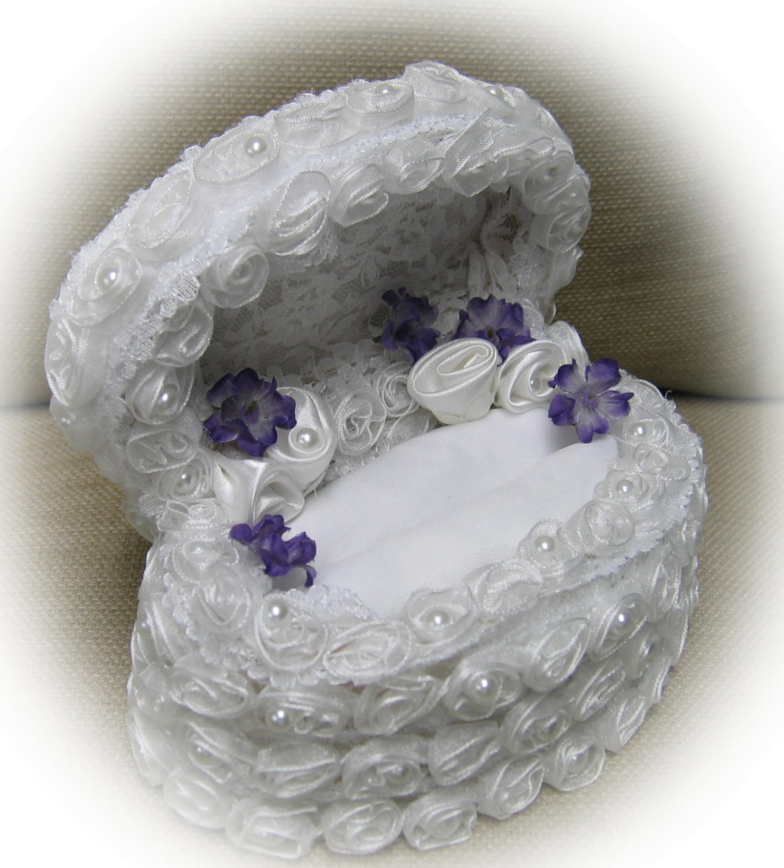 Rosebuds and Pearls Open Ring Box 