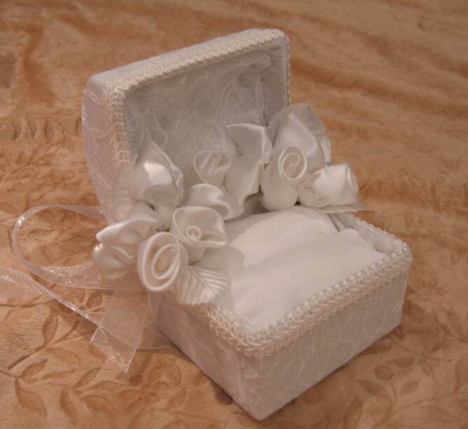 Treasure chest ring box white flowers