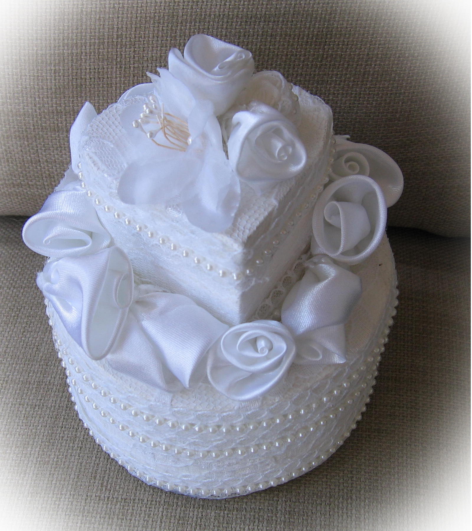two tier double wedding ring box in a heart shape with roses