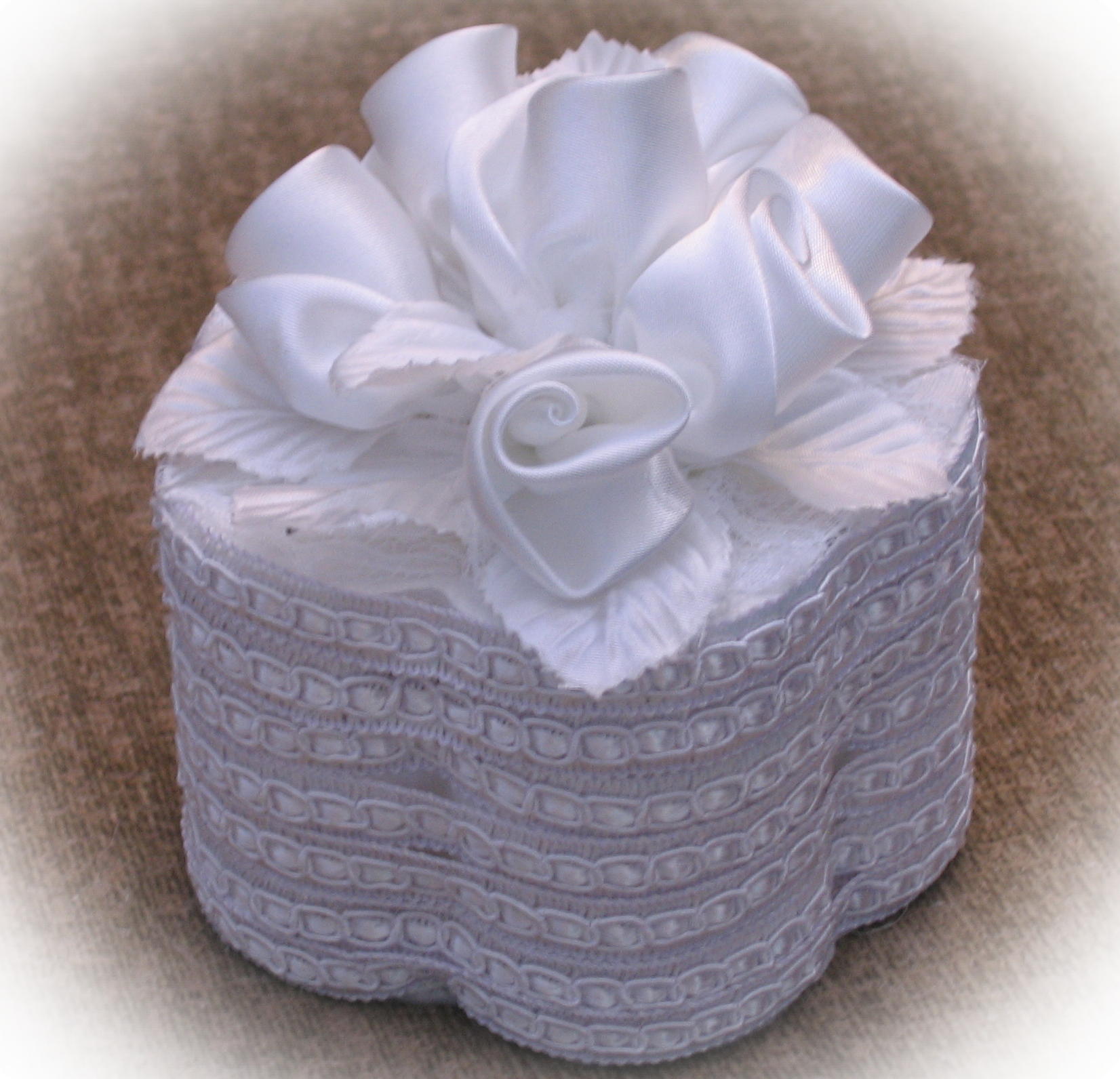 satin roses ring box