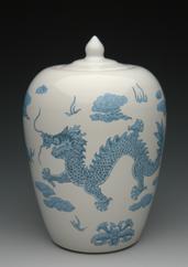 chineese dragon urn
